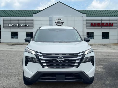 Used 2025 Nissan Rogue S image 2