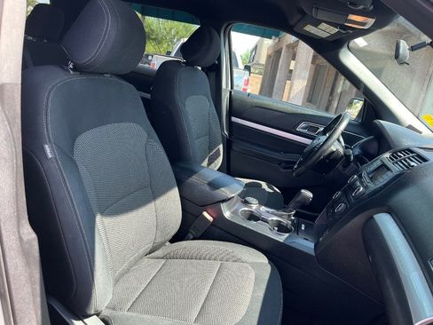 Used 2016 Ford Explorer XLT AWD/4WD image 37