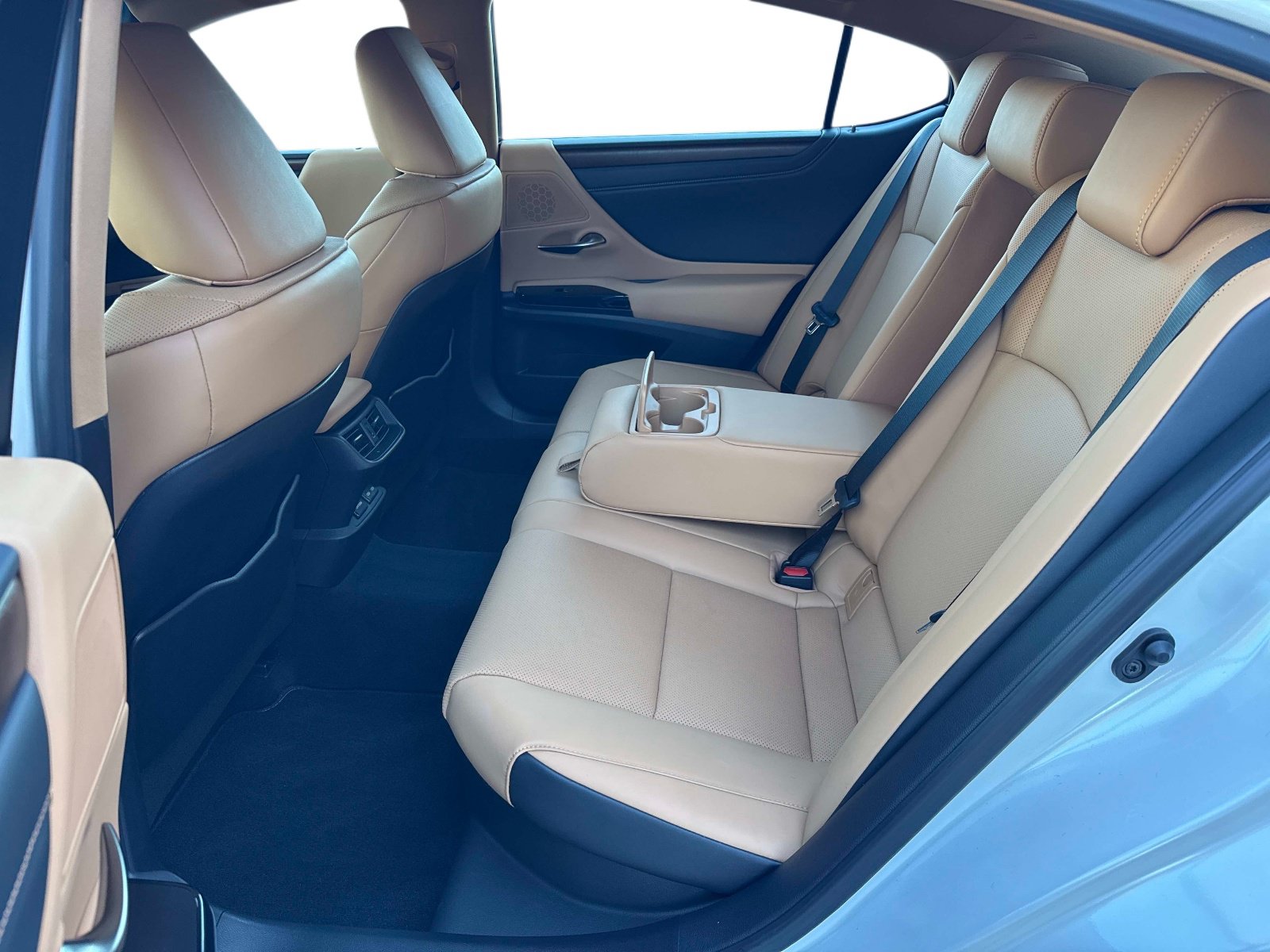 Used 2024 Lexus ES 300h w/ Premium Package FWD image 13
