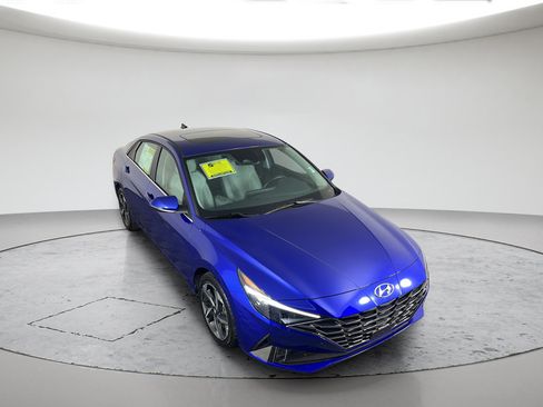 Used 2023 Hyundai Elantra Limited FWD image 2