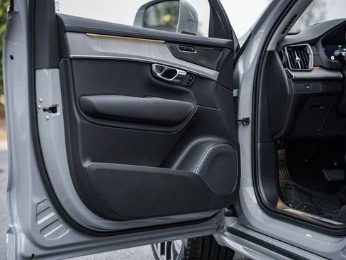 New 2026 Volvo XC90 B6 Ultra w/ Protection Package image 38