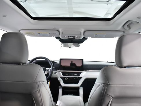 New 2025 Ford Explorer Active w/ Active Comfort Package image 17