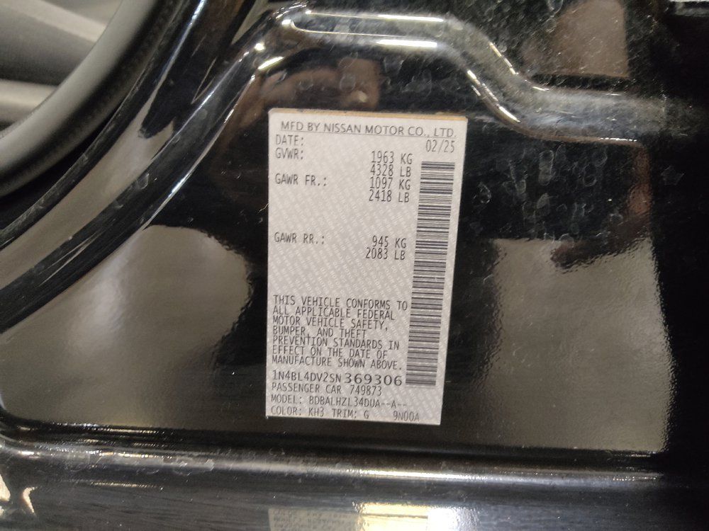 Used 2025 Nissan Altima 2.5 SV FWD image 33