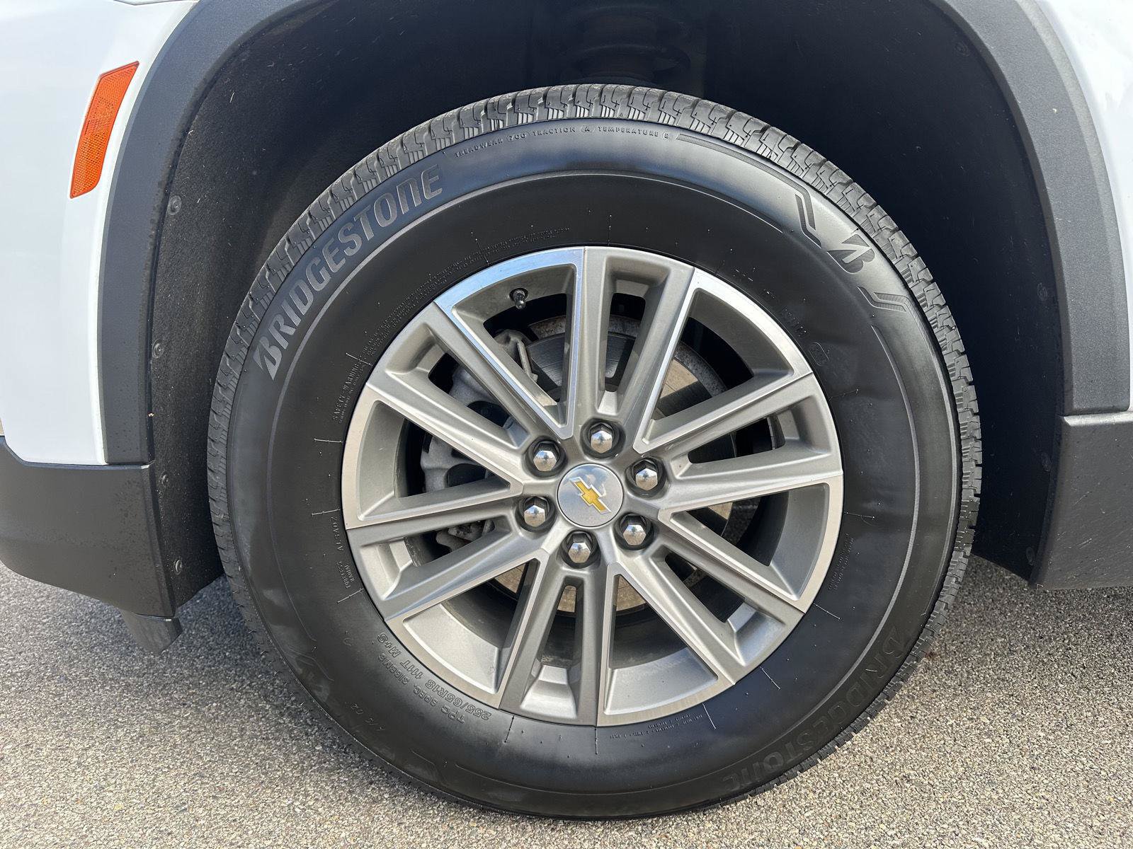 Used 2023 Chevrolet Traverse LT FWD image 11