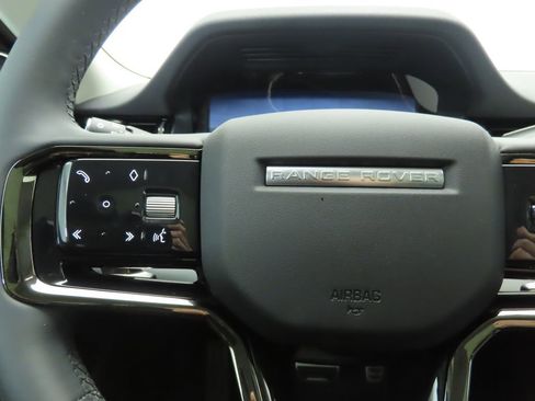 Used 2024 Land Rover Range Rover Evoque Dynamic SE image 11