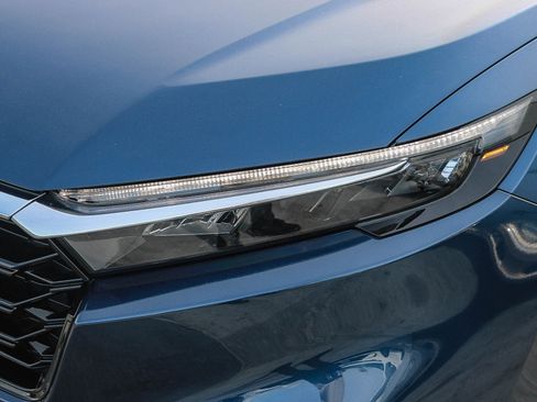 Used 2025 Honda CR-V EX image 5