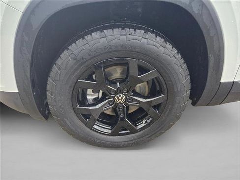 Used 2024 Volkswagen Atlas Peak Edition SE AWD/4WD image 11