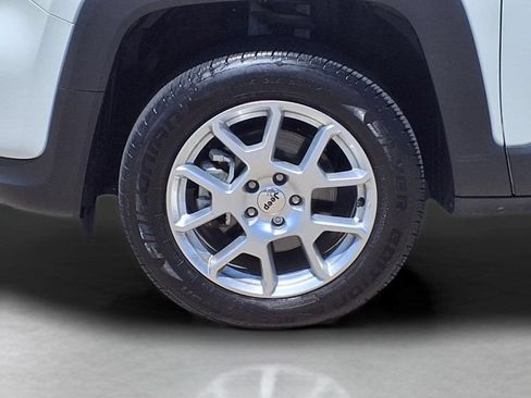 Used 2022 Jeep Renegade Latitude AWD/4WD image 10