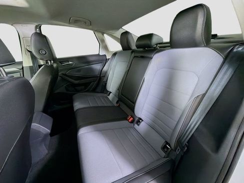 Used 2025 Volkswagen Jetta SE w/ Sunroof Package image 23