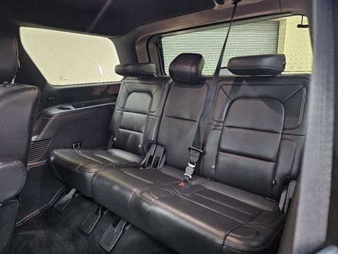 Used 2018 Lincoln Navigator Select w/ Technology Package image 27