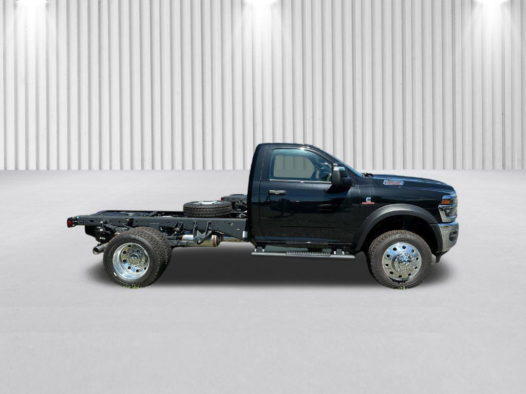 New 2026 RAM 5500 Tradesman w/ Chrome Appearance Group AWD/4WD image 3