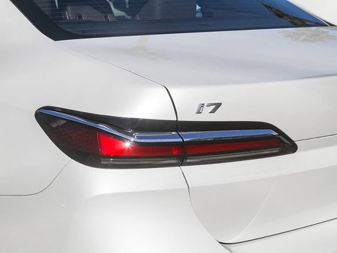 New 2026 BMW i7 eDrive50 w/ Premium Package RWD image 7