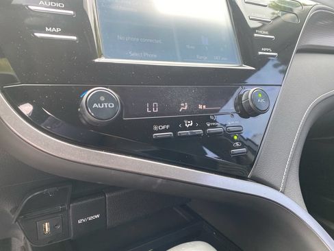 Used 2019 Toyota Camry SE FWD image 16