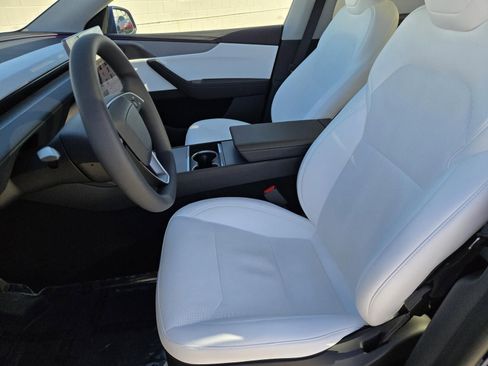 Used 2026 Tesla Model Y Long Range image 19