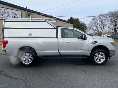 Used 2019 Nissan Titan SV w/ SV Convenience Package image 2