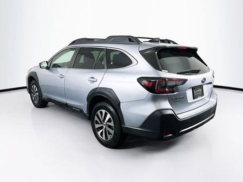 Used 2023 Subaru Outback Premium image 5