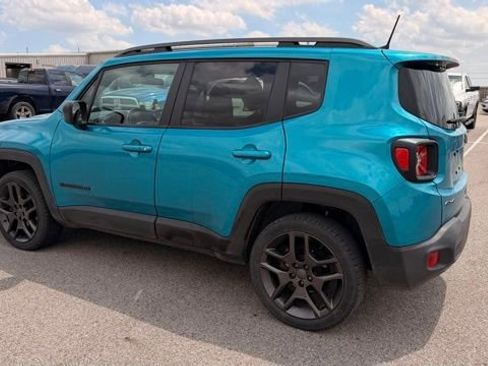 Used 2021 Jeep Renegade Latitude AWD/4WD image 3