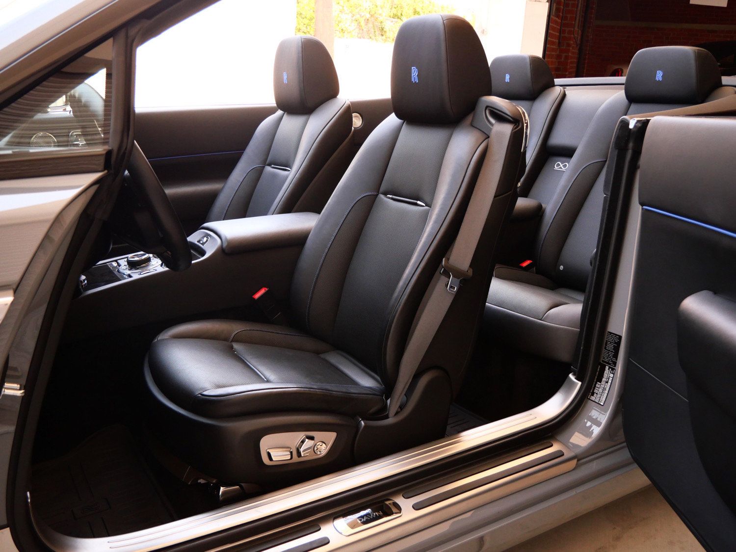 Used 2018 Rolls-Royce Dawn RWD image 28