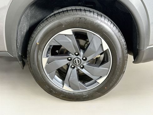 Used 2025 Nissan Rogue SV FWD image 11