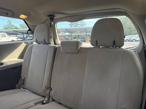 Used 2020 Toyota Sienna L FWD image 11