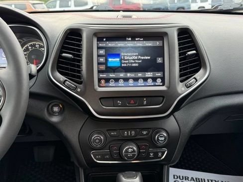 Used 2022 Jeep Cherokee Trailhawk w/ Premium Leather Package AWD/4WD image 18