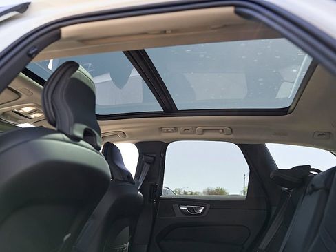New 2026 Volvo XC60 T8 Ultra w/ Climate Package AWD/4WD image 21