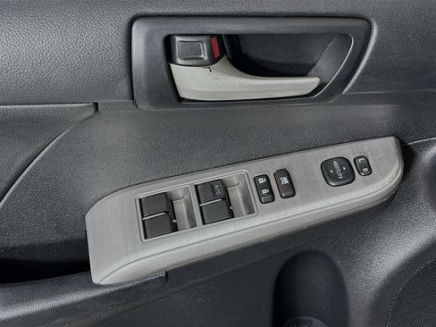 Used 2013 Toyota Camry SE FWD image 14