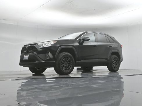 Used 2019 Toyota RAV4 XLE AWD/4WD image 44