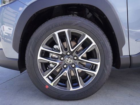 Used 2026 Toyota Corolla Cross XLE image 21