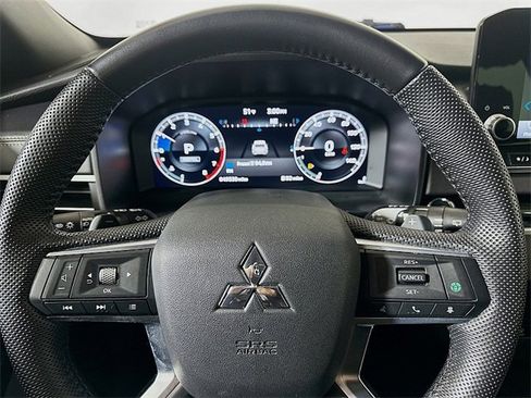 Used 2023 Mitsubishi Outlander SE image 11