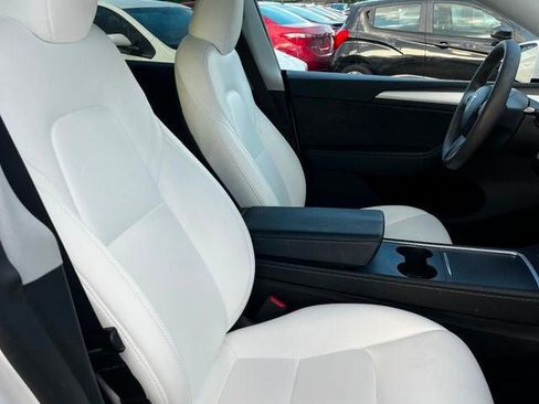 Used 2024 Tesla Model Y 2WD image 11