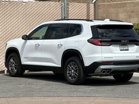 Certified 2025 GMC Acadia Elevation FWD image 6