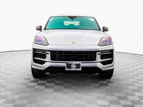 Certified 2024 Porsche Cayenne image 9