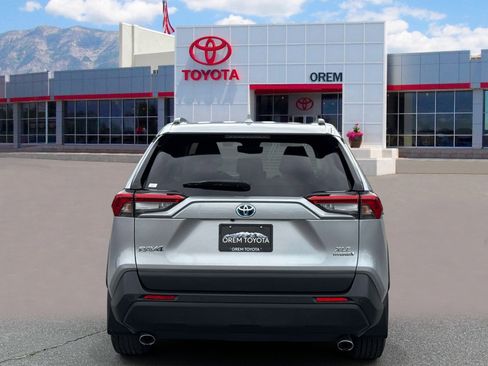 Used 2021 Toyota RAV4 XLE Premium AWD/4WD image 4