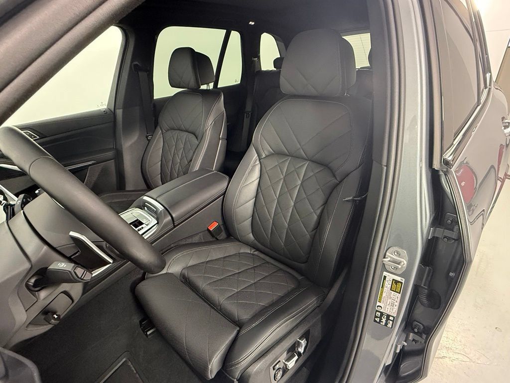 Certified 2025 BMW X5 xDrive40i w/ M Sport Package AWD/4WD image 16