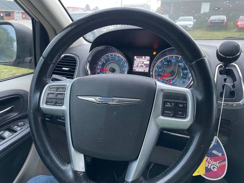 Used 2013 Chrysler Town & Country Touring FWD image 16