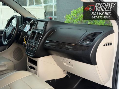 Used 2019 Dodge Grand Caravan SE w/ Power Convenience Group I FWD image 34