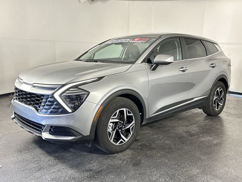 Used 2024 Kia Sportage LX image 6