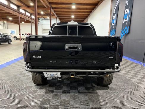 Used 2016 Toyota Tacoma SR5 w/ SR5 Appearance Package (SN) image 4