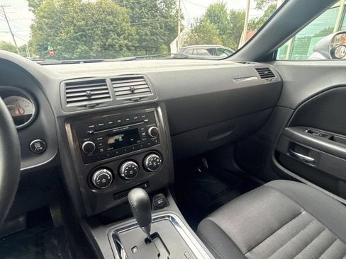 Used 2013 Dodge Challenger SXT RWD image 21