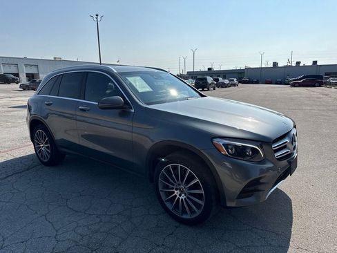 Used 2019 Mercedes-Benz GLC 300 4MATIC image 5