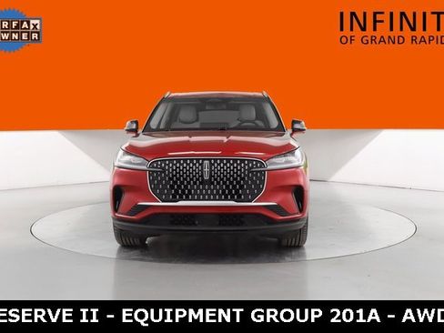 Used 2025 Lincoln Aviator Reserve w/ Equipment Group 201A image 8