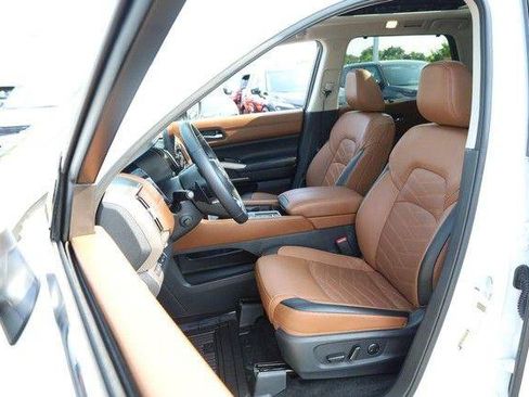 Used 2025 Nissan Pathfinder Platinum w/ Cargo Package FWD image 10
