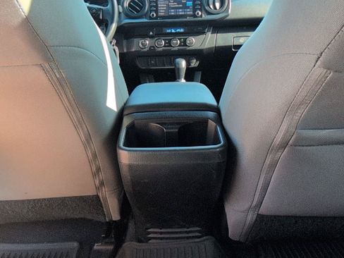 Used 2022 Toyota Tacoma SR AWD/4WD image 36