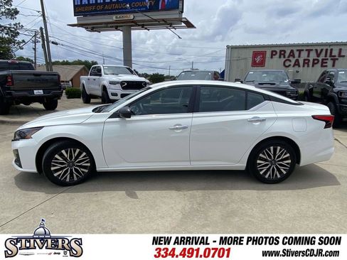 Used 2025 Nissan Altima 2.5 SV FWD image 5