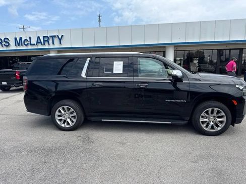 Used 2024 Chevrolet Suburban Premier RWD image 1