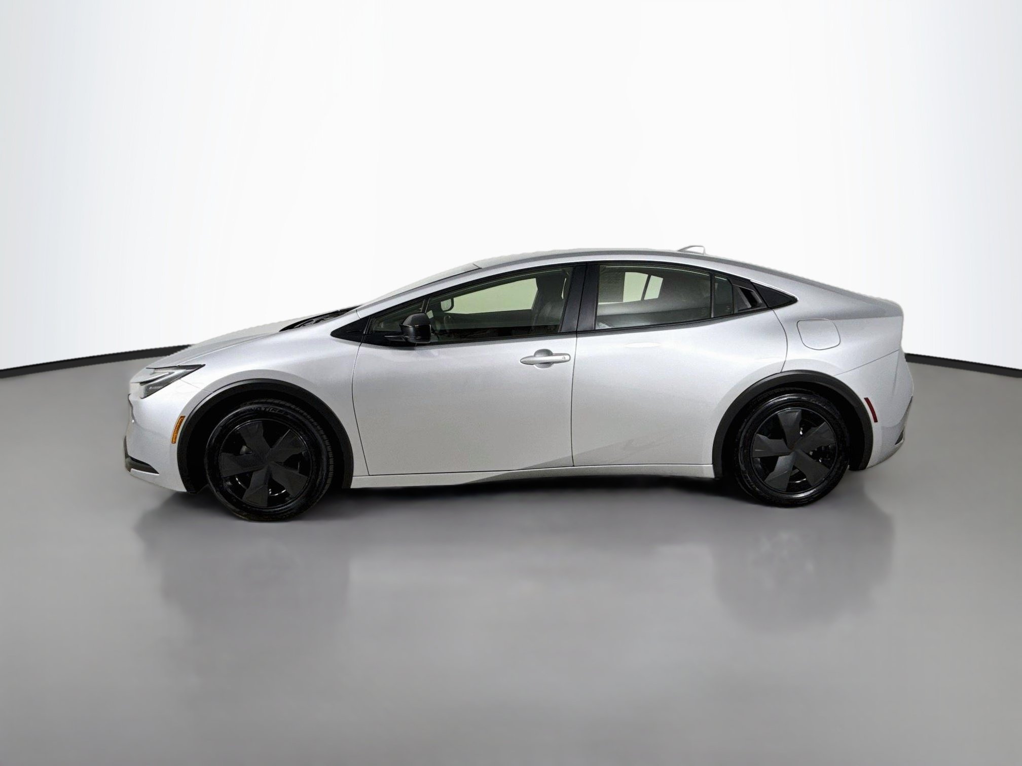 Certified 2025 Toyota Prius LE FWD image 4