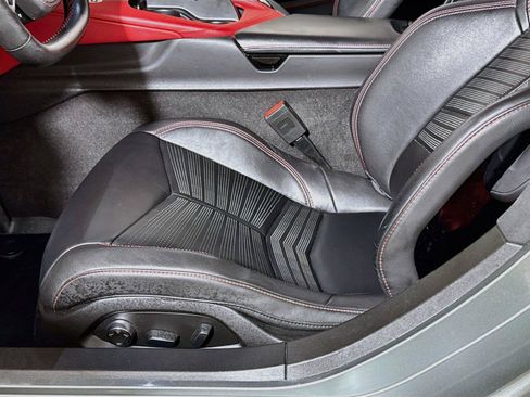 Used 2022 Chevrolet Corvette Stingray Premium Conv w/ Z51 Performance Package RWD image 18