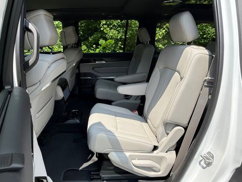 New 2026 Jeep Grand Wagoneer Summit AWD/4WD image 19