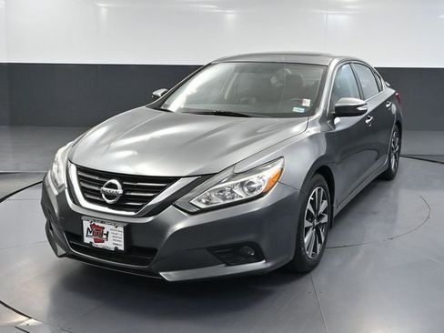 Used 2016 Nissan Altima 2.5 SL w/ Moonroof Package FWD image 10